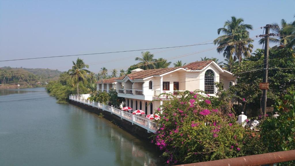 Hotel Riverside Deluxe - 4