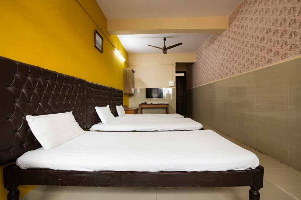 OYO 6991 Hotel Poonam - 2