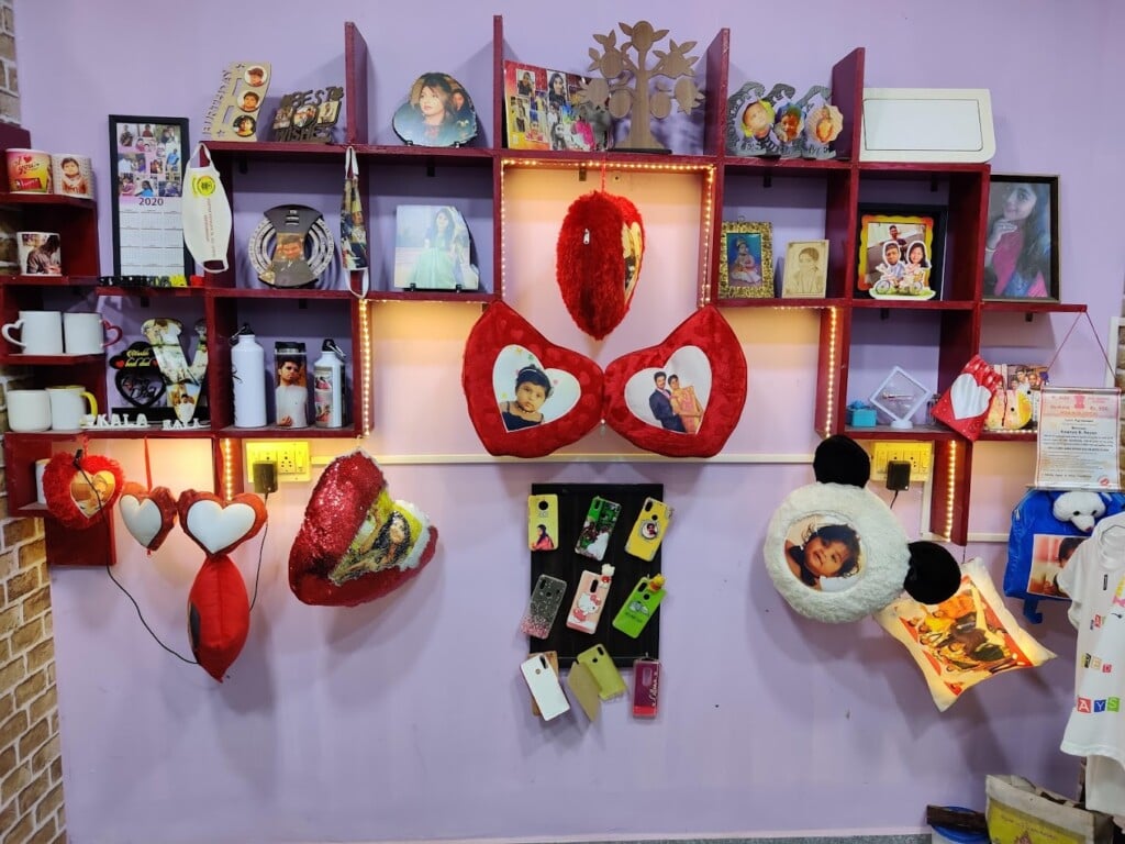 BONDING CREATORS (HOUSE OF CUSTOMISED GIFTS) - 2