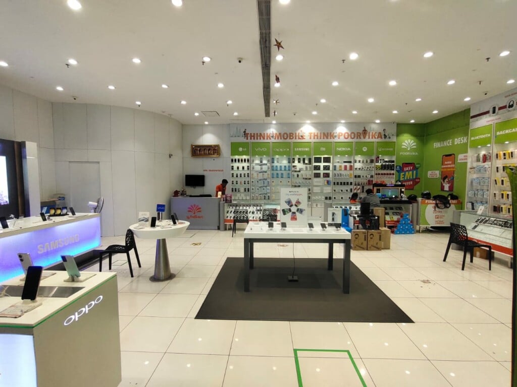 Poorvika Mobiles VR Mall - 4