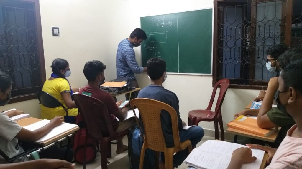 SS Academy - NEET Coaching Centre | Crash Courses - NEET, IIT JEE | Engg B.Arch & NATA | NTSE Olympiad - 4