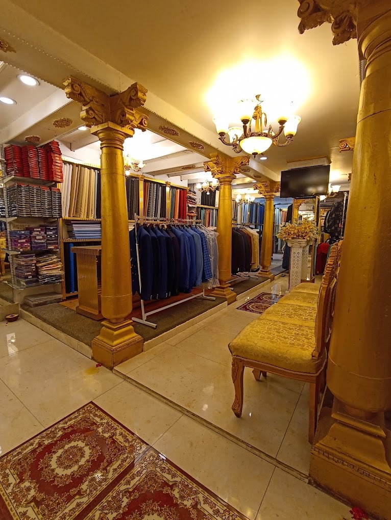 Rich 'N' Royal Suits - 3