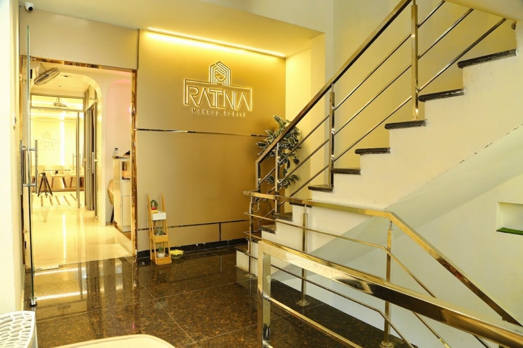 RATNA MAKEUP LOUNGE & UNISEX SALON