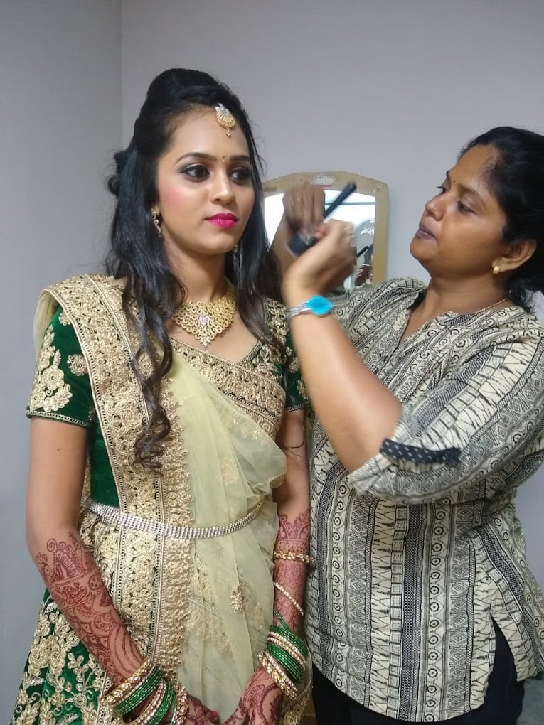B Fair Ladies Beauty Parlour - 3
