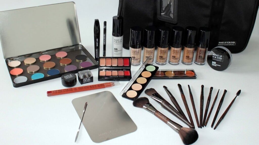 KAYASTH LADIES BEAUTY PARLOUR - 2