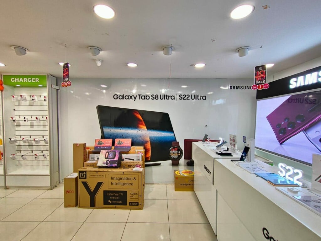 Poorvika Mobiles RS Puram - 3