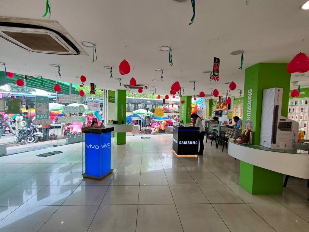 Poorvika Mobiles Coimbatore - Dr Nanjappa Road - 4