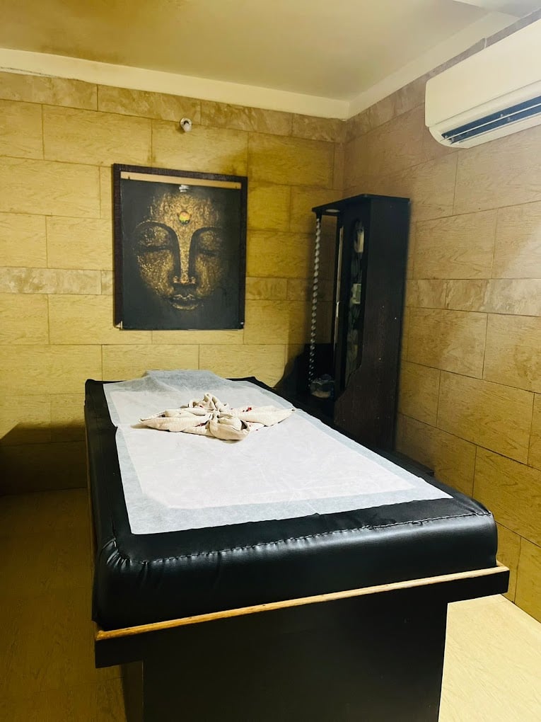 silver spa and Parlour & massage centre - 2