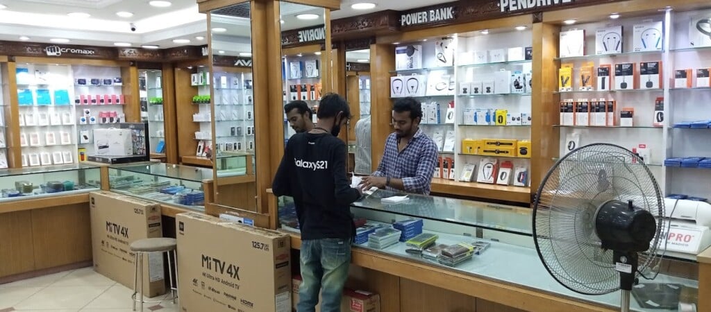 Supreme Mobiles - Opp to Saradha's, Tiruchirappalli - 2