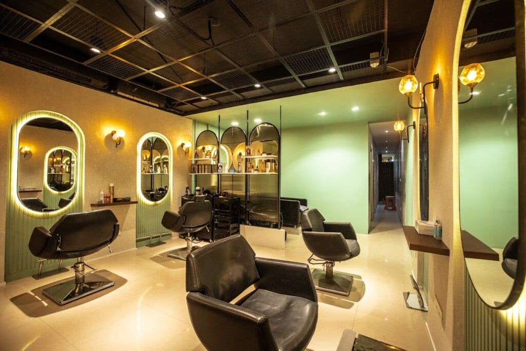 Studio Glo - UNISEX BEAUTY SALON | MAKEUP ARTIST | HAIRSTYLIST IN PONDICHERRY - 2