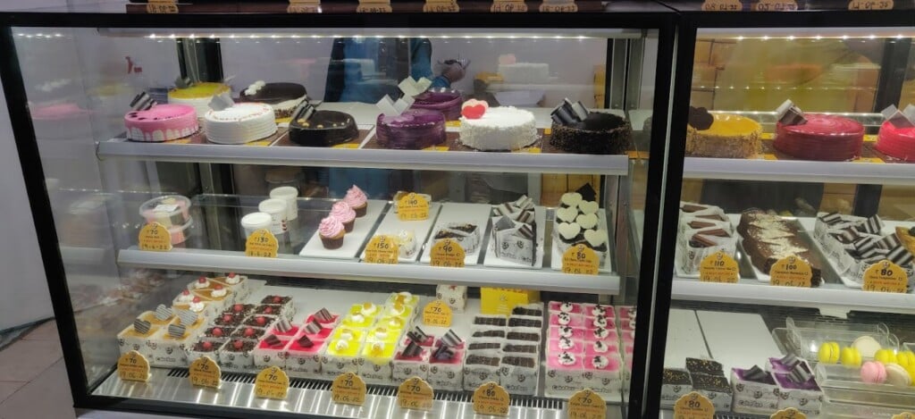 CakeBee - Your Favourite Bakery & Cake Shop