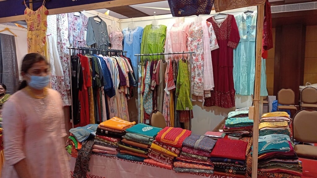 Sri Meenakshi Fashions Best cloth shop in Tirupalai - 4
