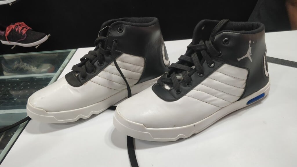 Walk-King Shoe Company - West Masi Street - 3