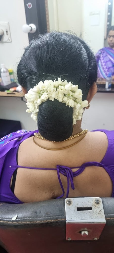 Radhis Ladies Beauty Parlour - 4