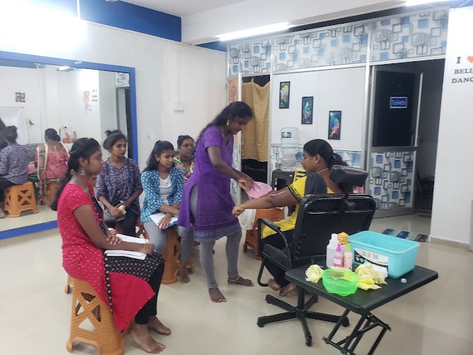 HP Laptop Showroom in salem bharathi computers and laptop service - 2