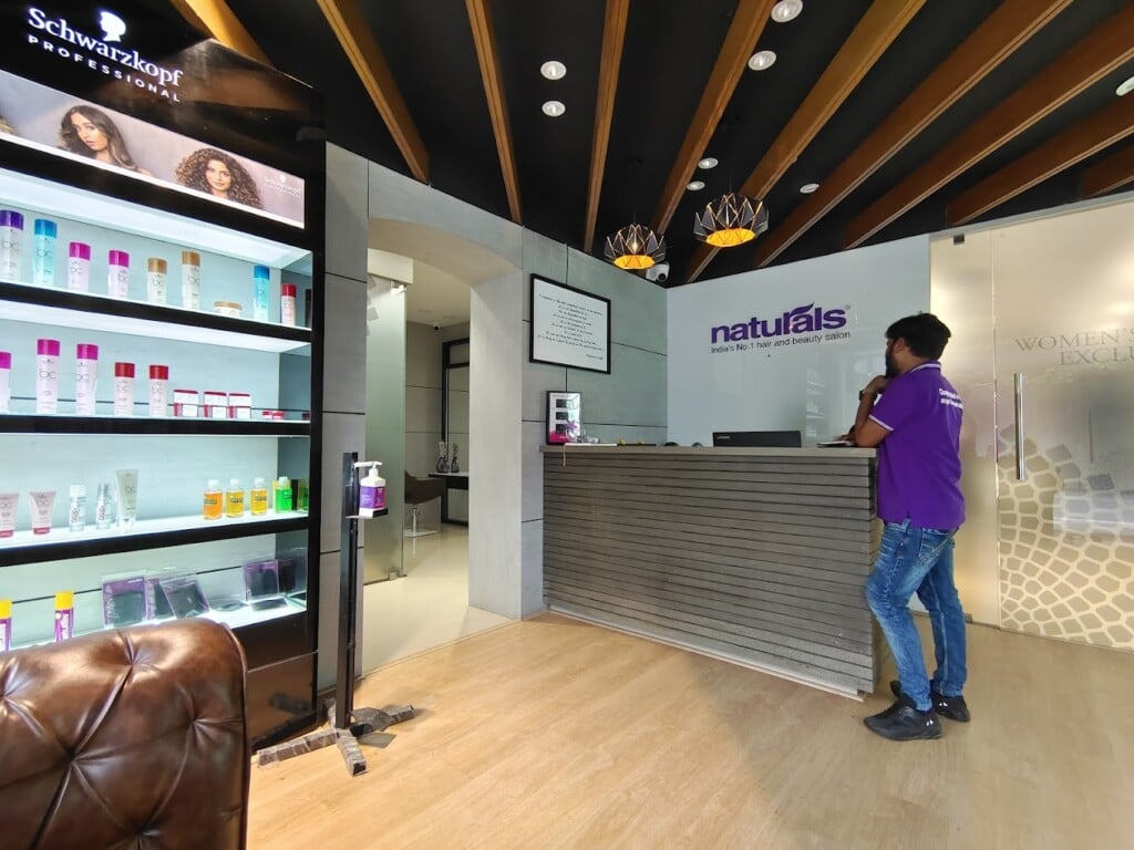 Naturals Unisex Hair & Beauty Salon , Ramakrishna Road, Salem