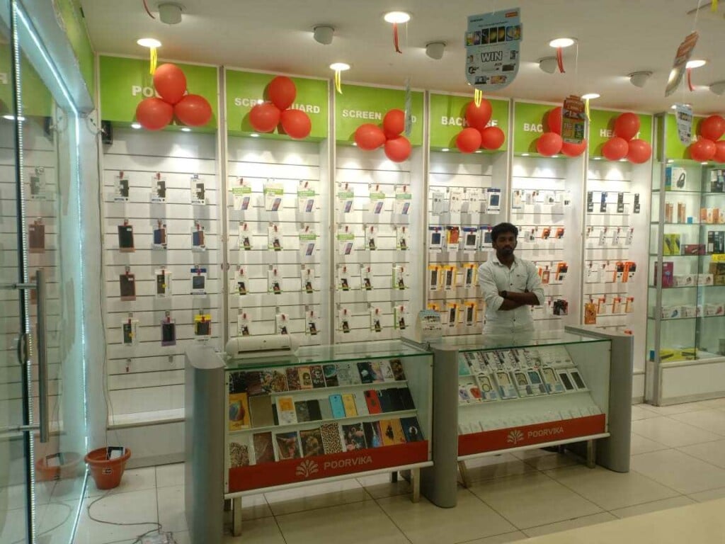 Poorvika Mobiles Salem - Opp to Saradha College - 2