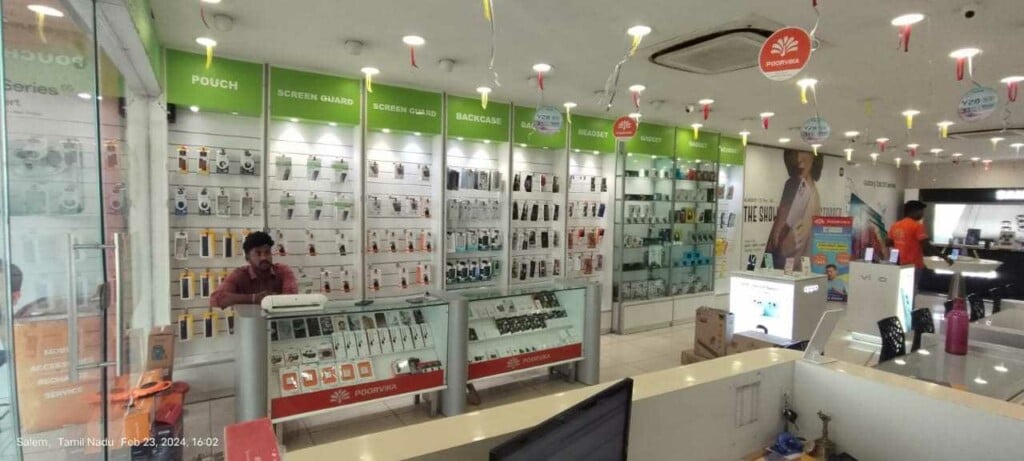 Poorvika Mobiles Salem - Opp to Saradha College - 3