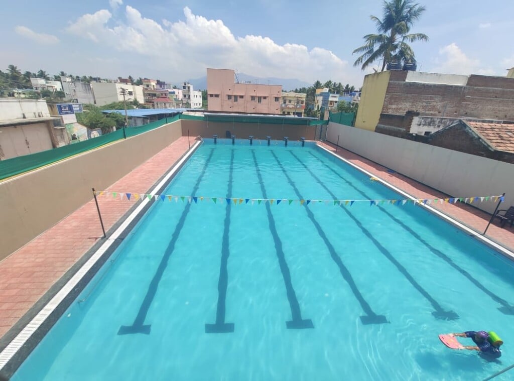 Oasis Aquatic center - 4