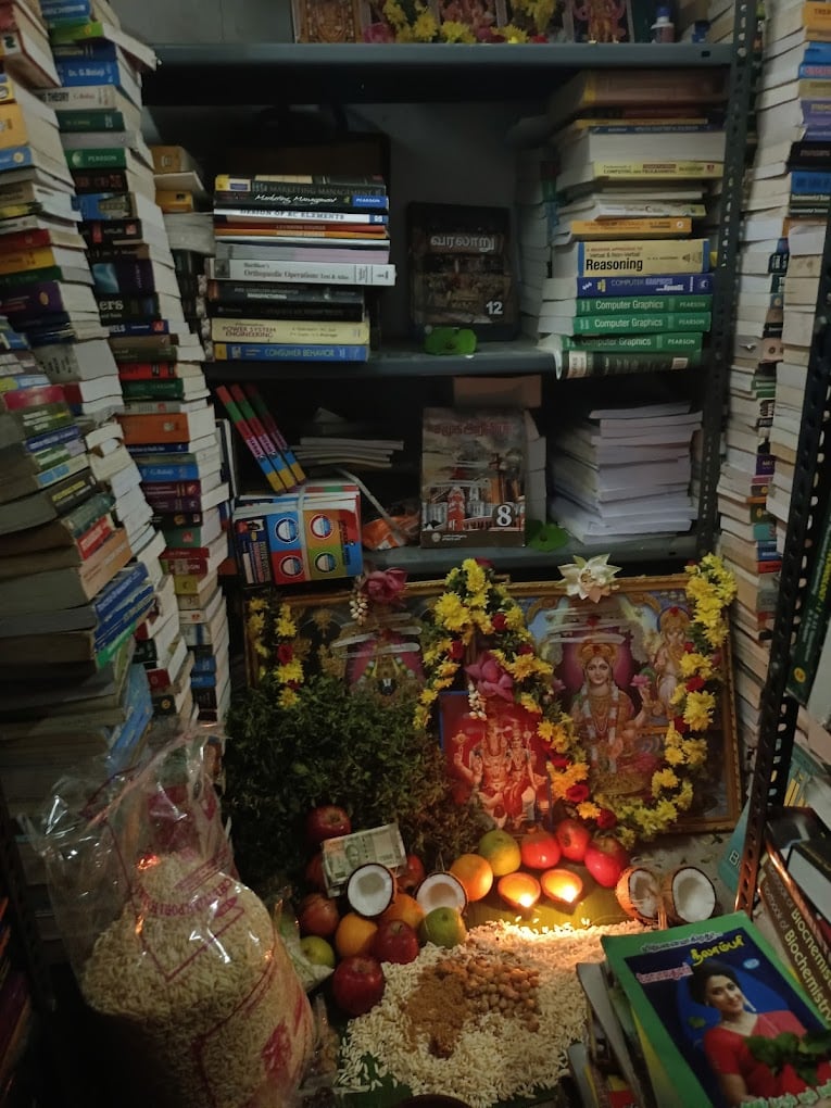 Old books shop & New collections book's Shop