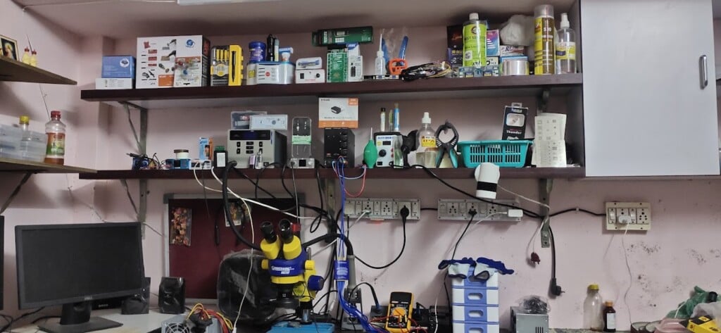 Amutha Mobile and Computer Wellness Point - 1