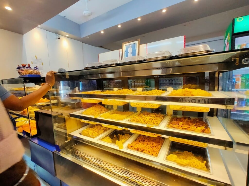 Sri Lakshmivilas Purathana Lala Sweets (Vanarpettai) - 4