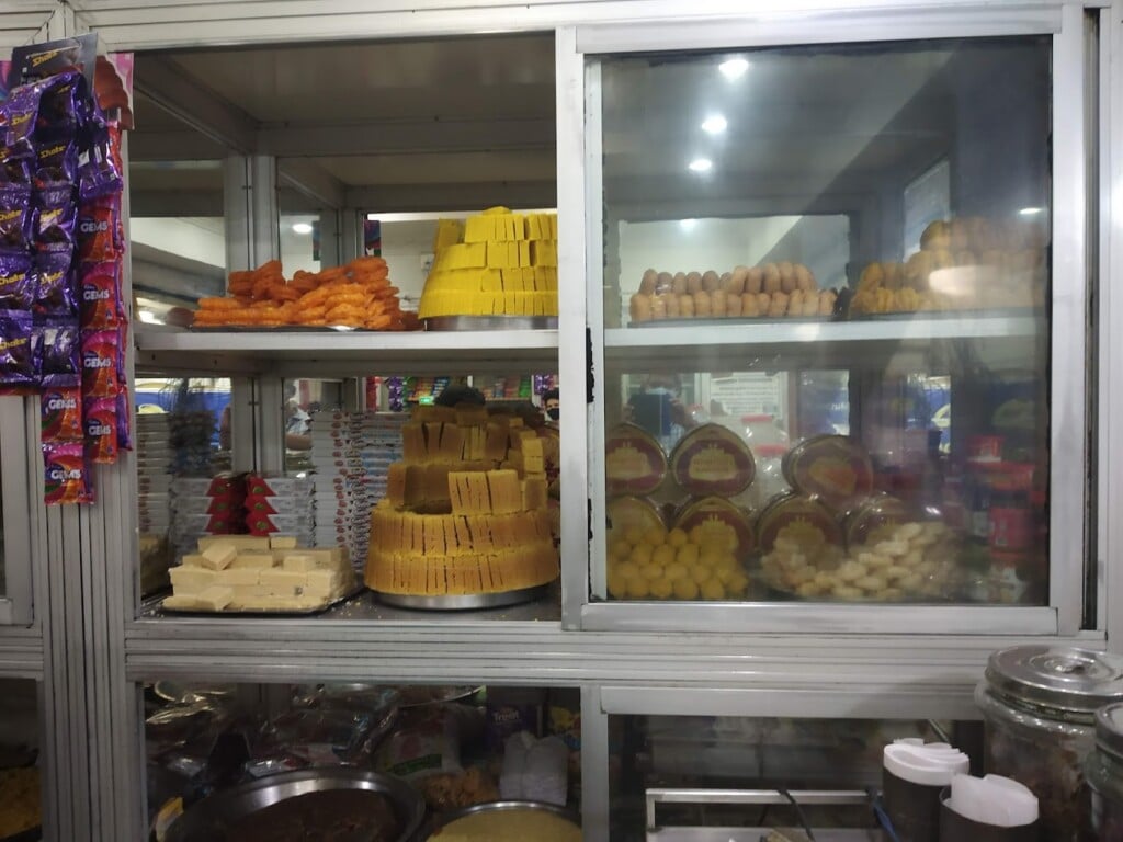 Santhi Ganesh Sweets & Bakery - 4