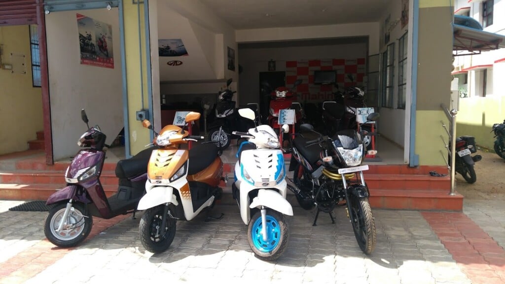 MAHINDRA BIKE SERVICE CENTER - 3