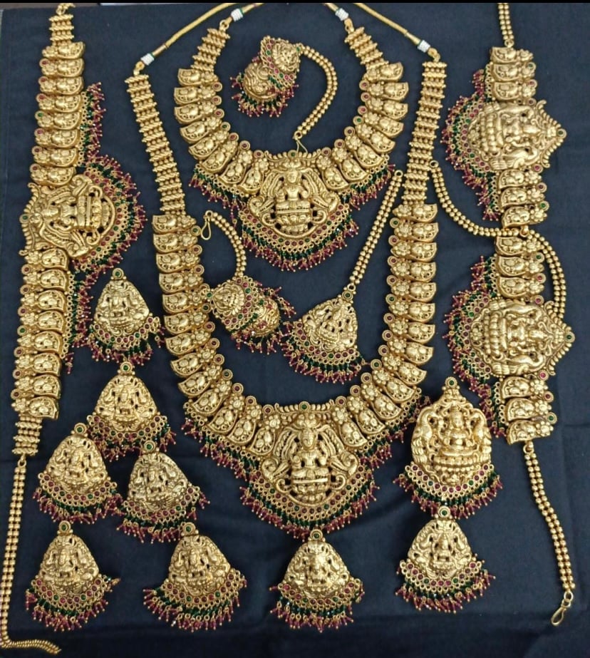 AVR MAKEUP & DESIGN CENTRE - 3