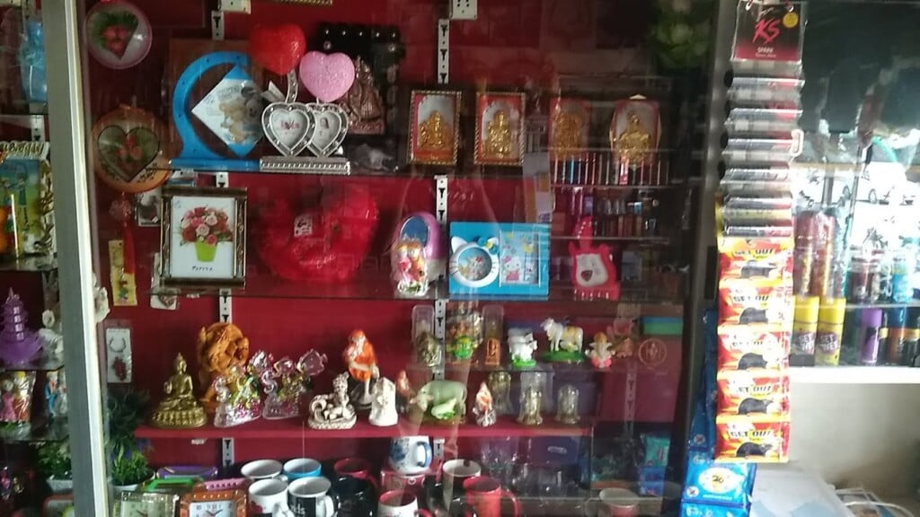 SRI VENKATESWARA FANCY & GIFT & STATIONARY SHOPPING - 2