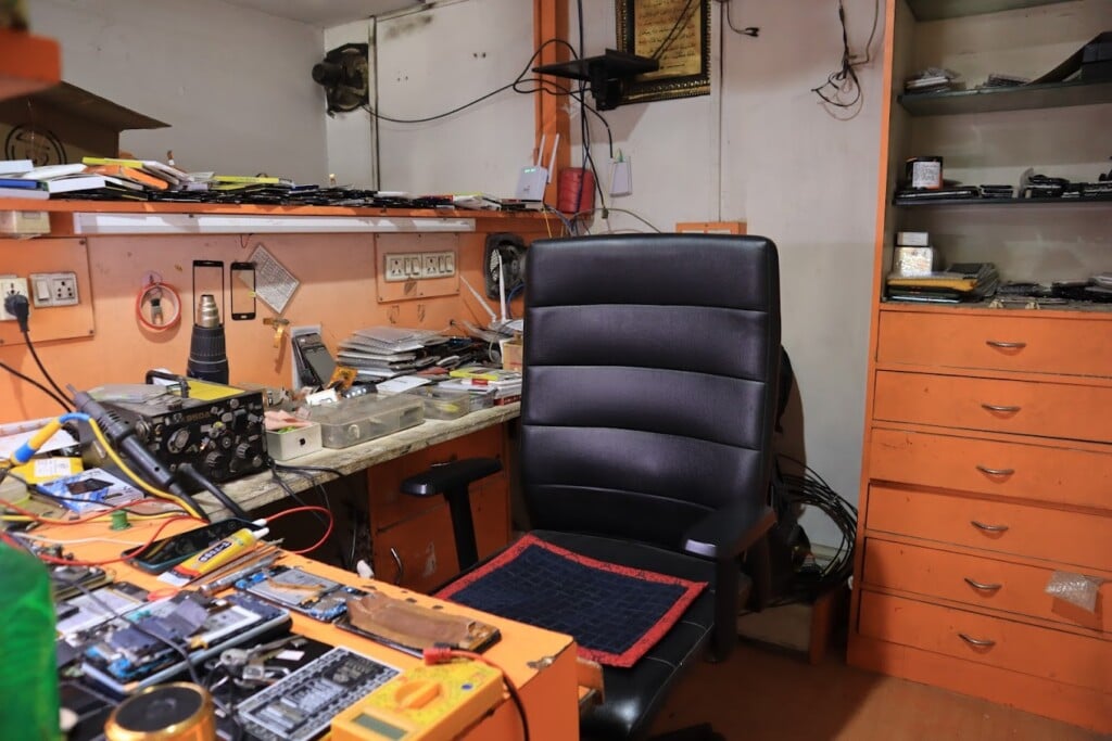 SRI SARASWATHI MOBILES - 3