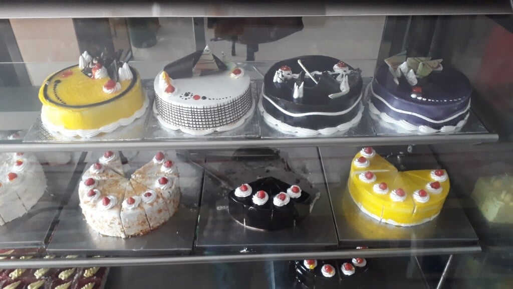 RR Sweets & Bakery - 5