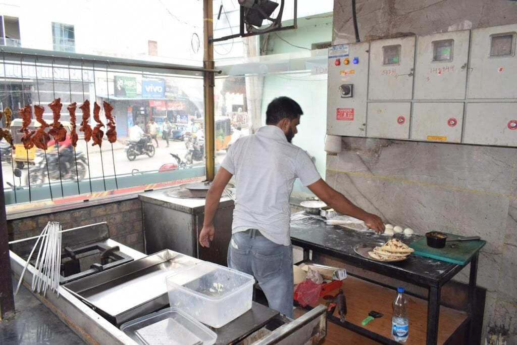 Saravana Cafe Military hotel - 4