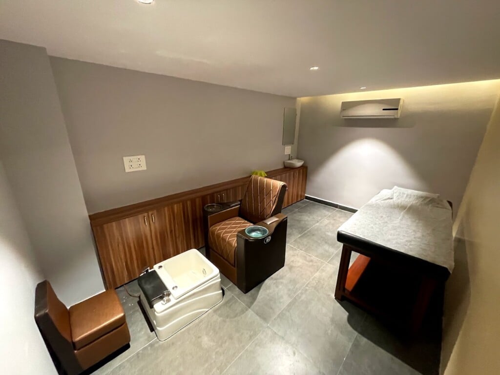 Behind The Scenes Unisex Salon,Spa & Tattoo Studio Air By-pass Road - 2