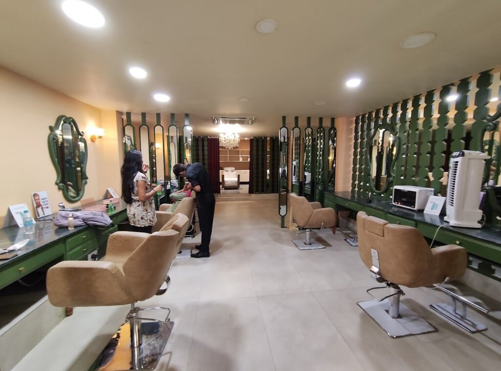 Behind The Scenes Unisex Salon,Spa & Tattoo Studio Air By-pass Road - 3