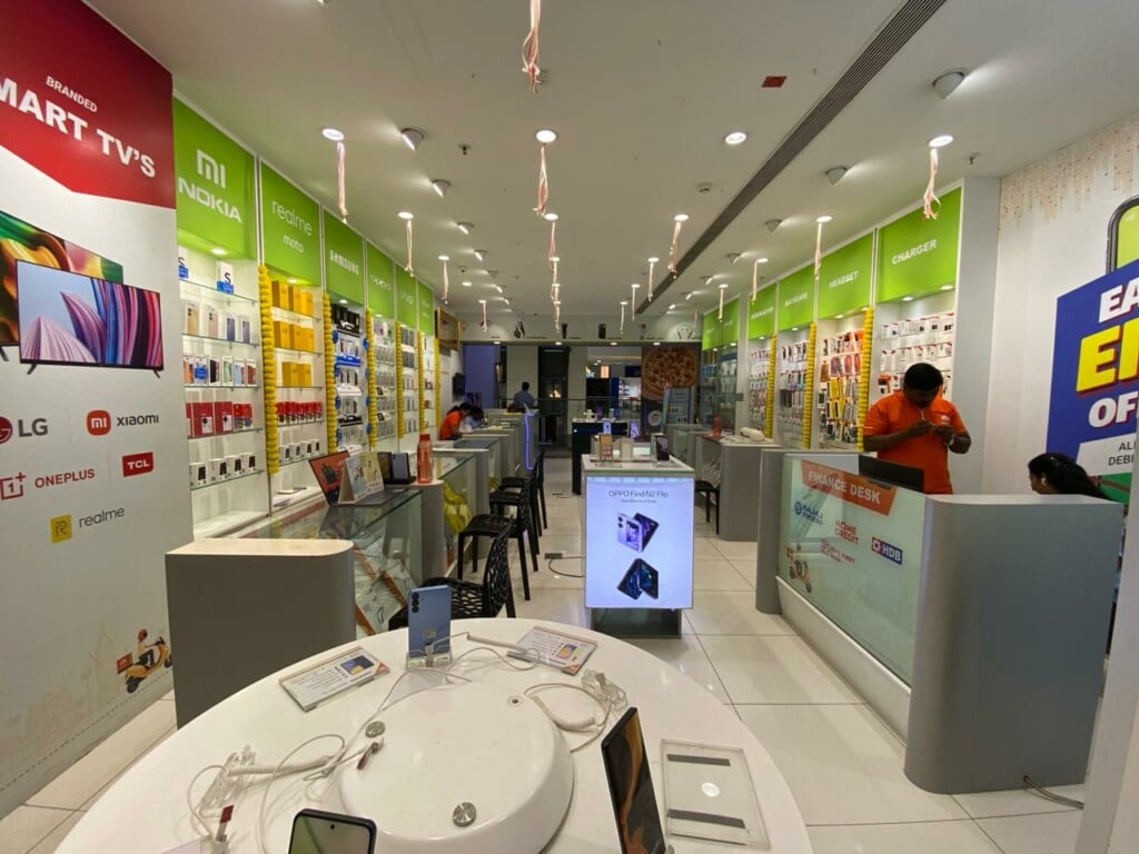 Poorvika Mobiles Elements Mall - 3