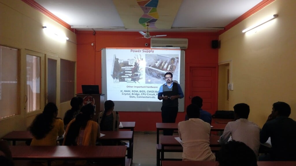 Spardha Mithra IAS Coaching Centre - 3