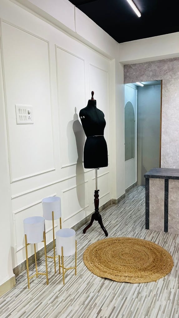 Lazy Rental Boutique - Rent Pre-wedding Gowns, Maternity Shoot Gowns, Bridal Lehenga, Blazers and Suits - 4