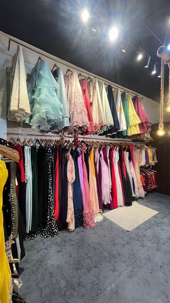Lazy Rental Boutique - Rent Pre-wedding Gowns, Maternity Shoot Gowns, Bridal Lehenga, Blazers and Suits - 5