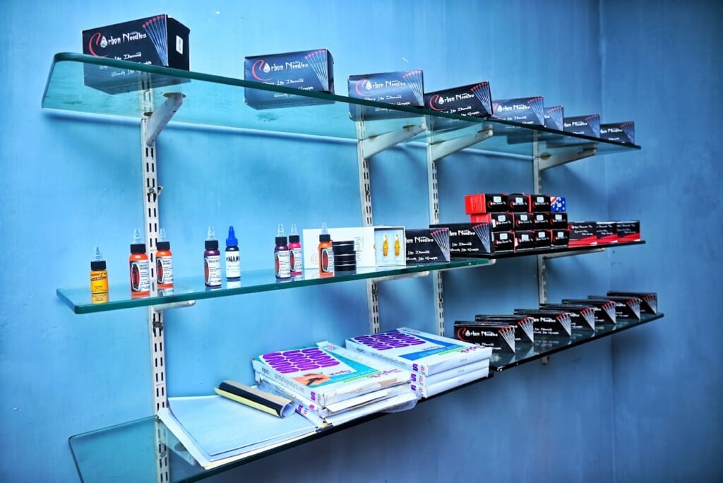 Black Hive Tattoo Studio - 2