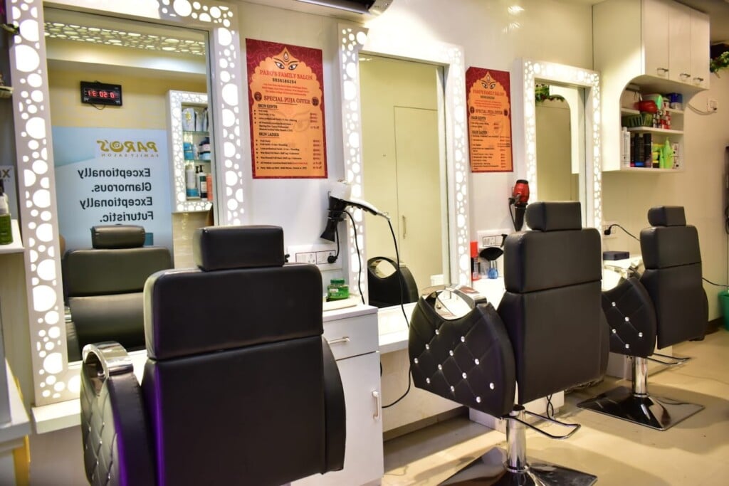 Paro's Family Salon - Unisex beauty salon in Dumdum, Kolkata - 5