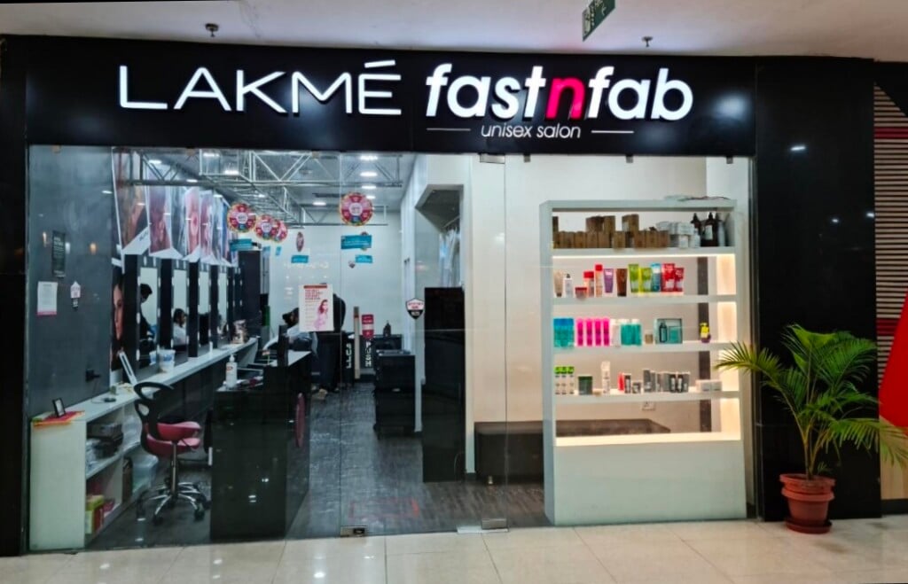 Lakme Salon Diamond Plaza Mall