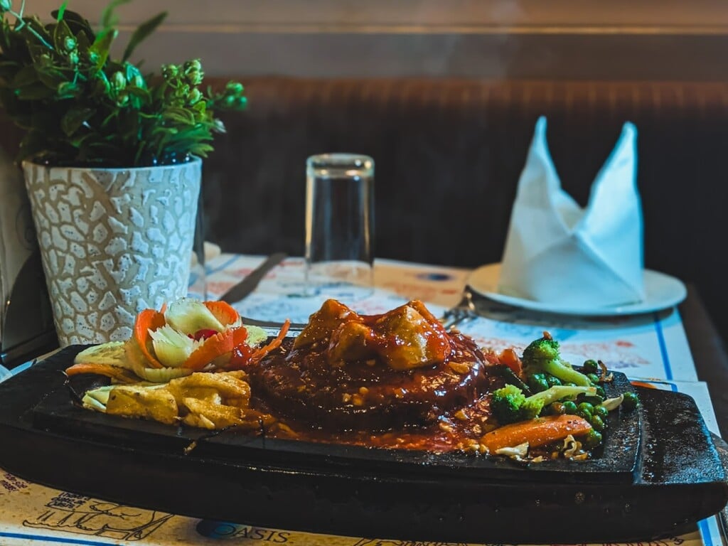 Oasis Restaurant and Bar, Park Street, Kolkata - 5