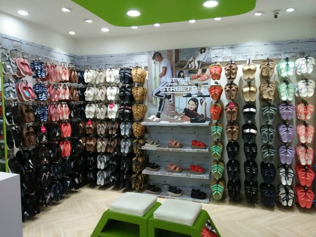 Crocs - 2