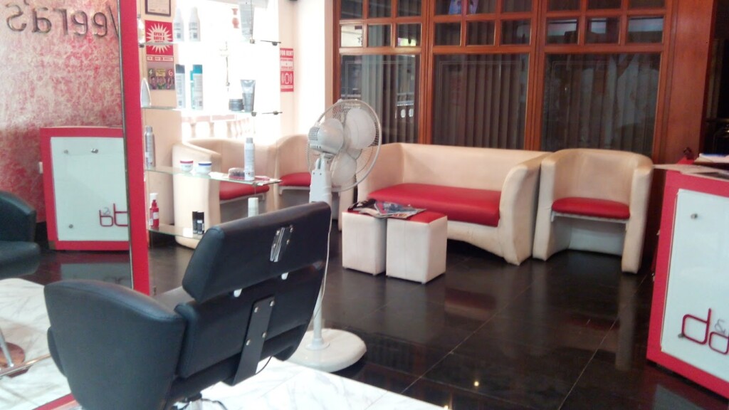 Veera's Dudes & Dolls Style Studio - 5