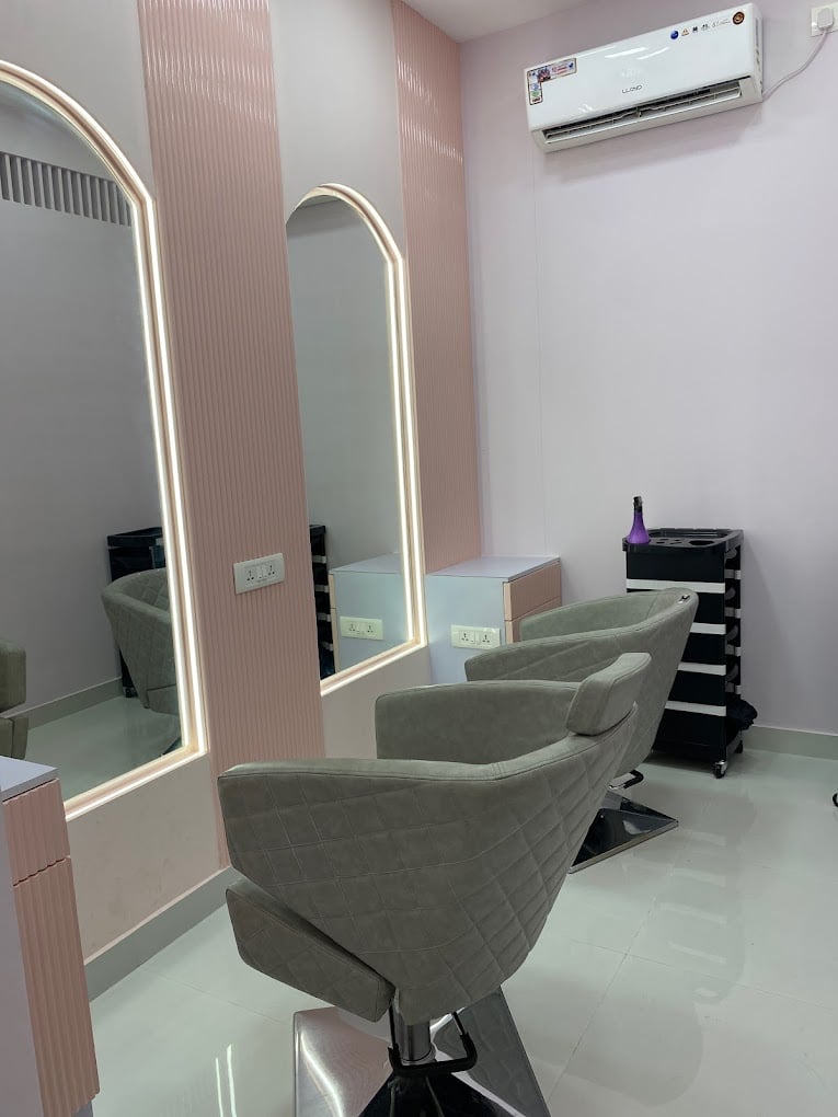 Blink Unisex Salon - 3