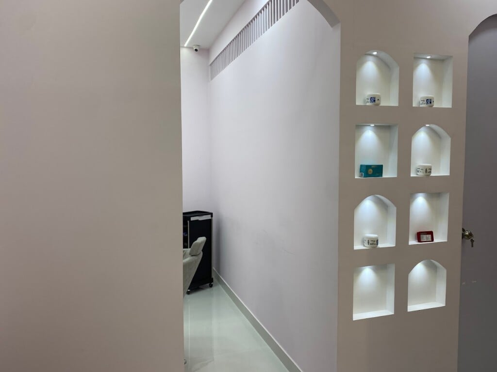 Blink Unisex Salon - 4