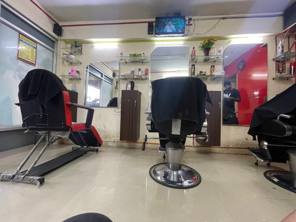 18+ Hair Care Men's Saloon - 3