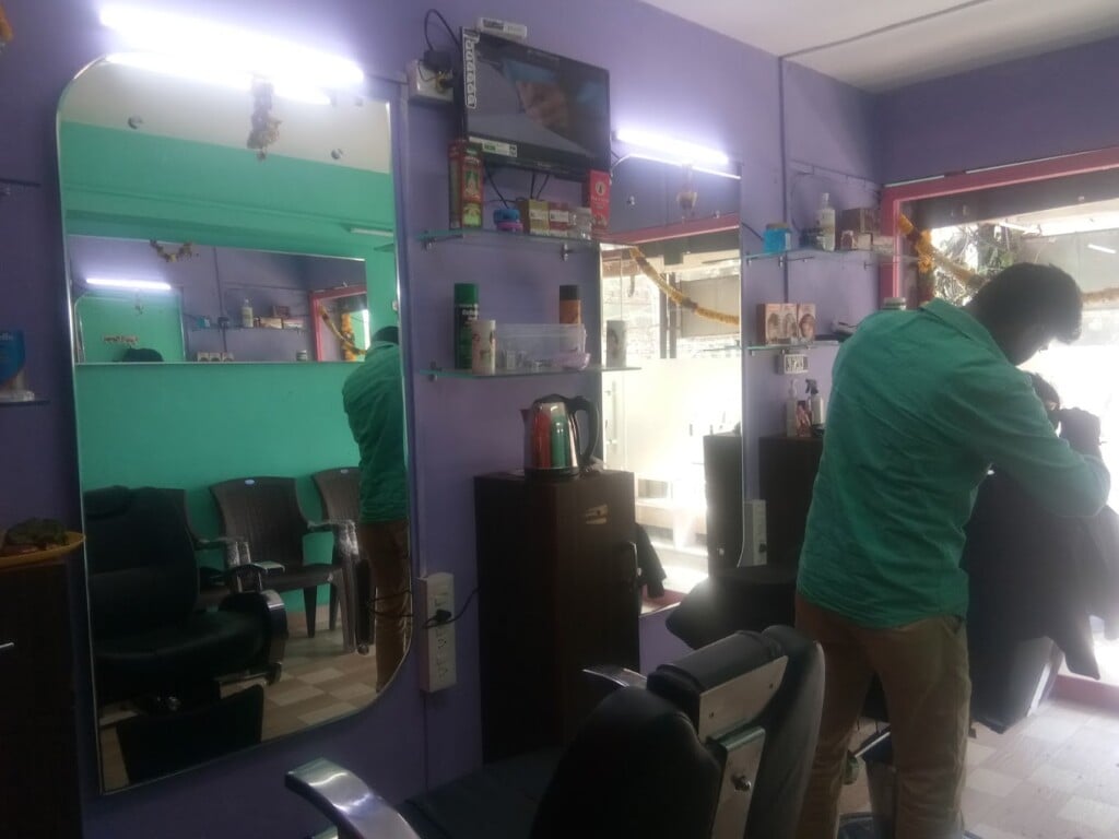 18+ Hair Care Men's Saloon - 5