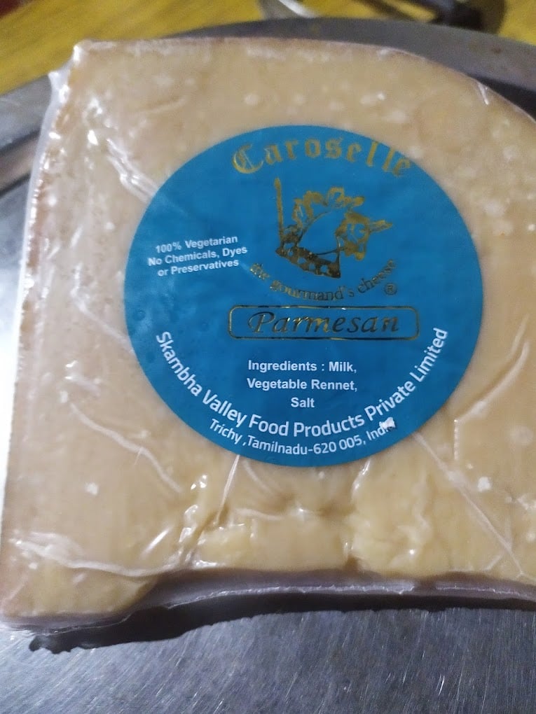 KIKI'S BOOK SHOP :Sathya Complex. P T Road, 7 Road Junction Kodaikanal. - 4